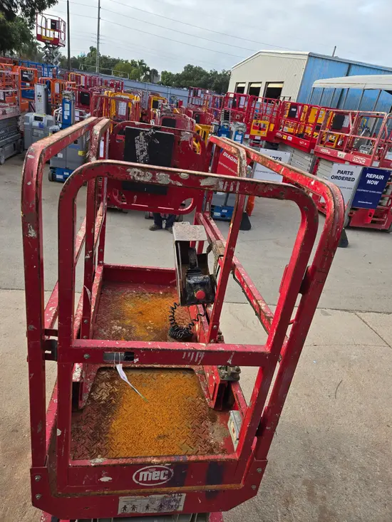 2018 MEC MICRO 19 Scissor Lift