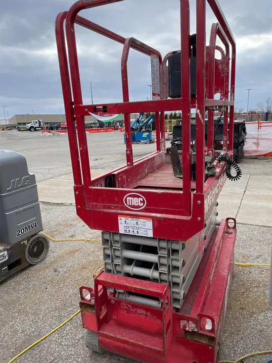2019 MEC MICRO 19 Scissor Lift