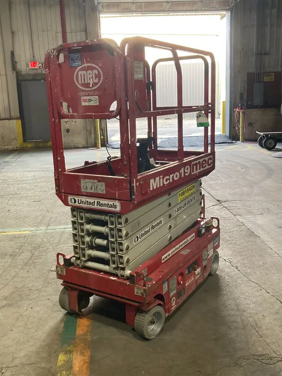 2018 MEC MICRO 19 Scissor Lift