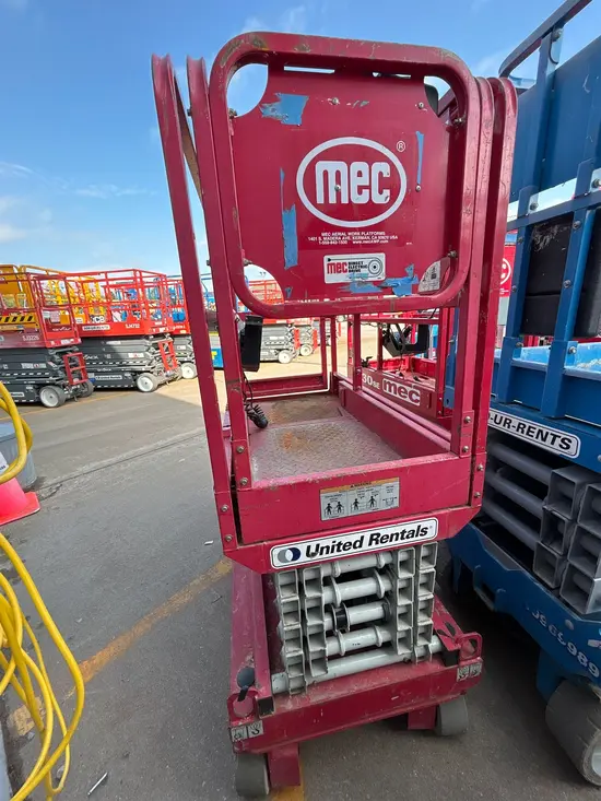2018 MEC MICRO 19 Scissor Lift