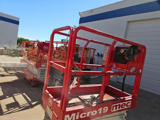 2018 MEC MICRO 19 Scissor Lift