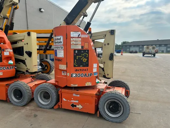 2016 JLG E300AJP Articulating Boom Lift