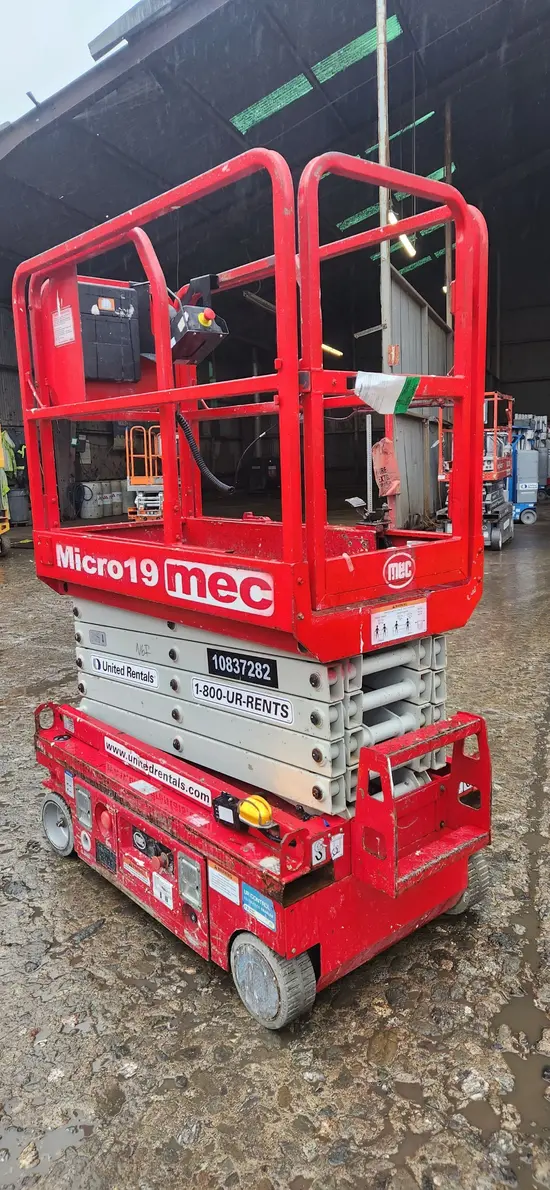 2018 MEC MICRO 19 Scissor Lift