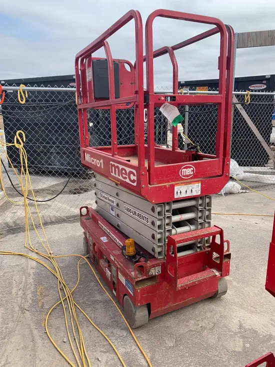 2018 MEC MICRO 19 Scissor Lift