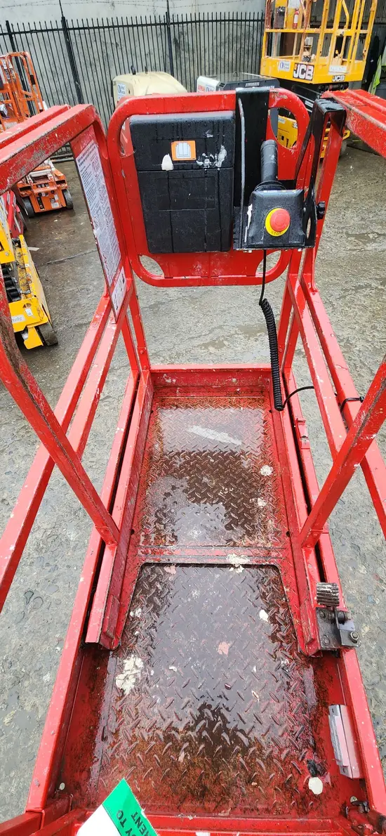 2018 MEC MICRO 19 Scissor Lift