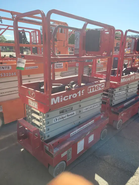 2018 MEC MICRO 19 Scissor Lift