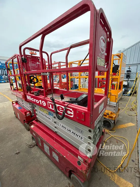 2017 MEC MICRO 19 Scissor Lift