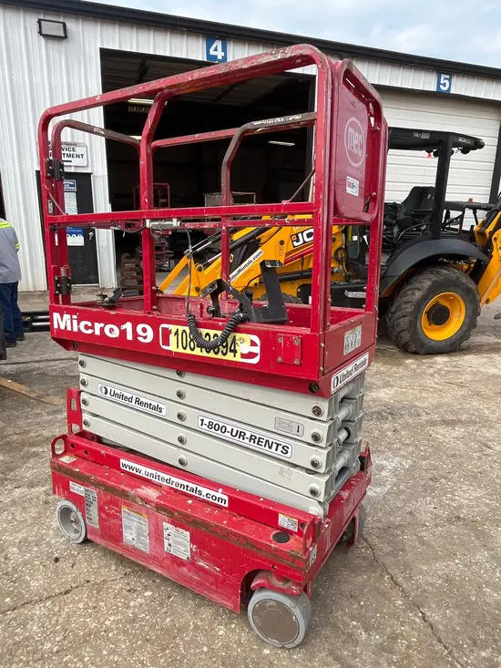 2018 MEC MICRO 19 Scissor Lift