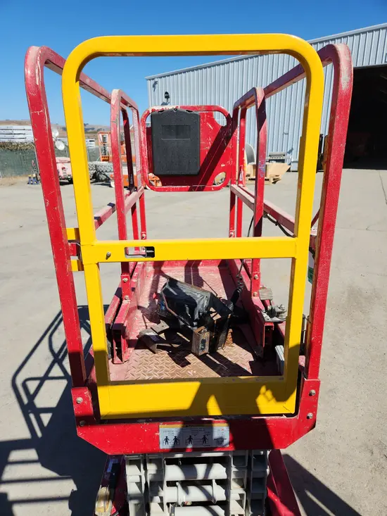 2018 MEC MICRO 19 Scissor Lift