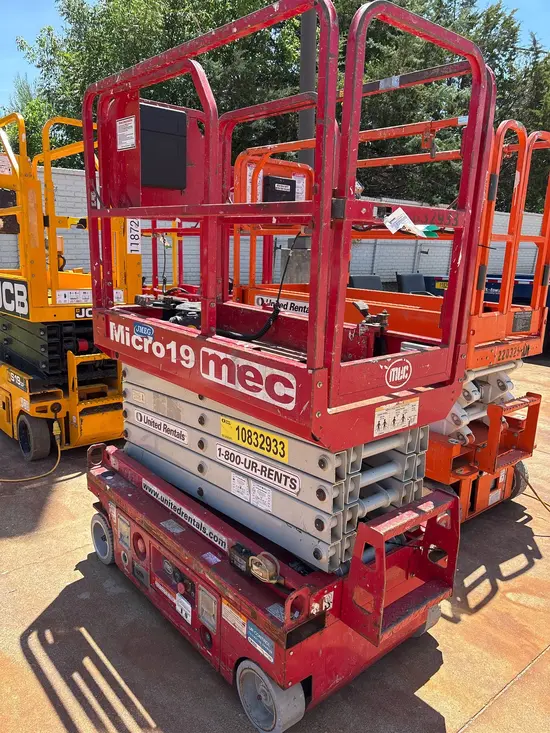 2018 MEC MICRO 19 Scissor Lift