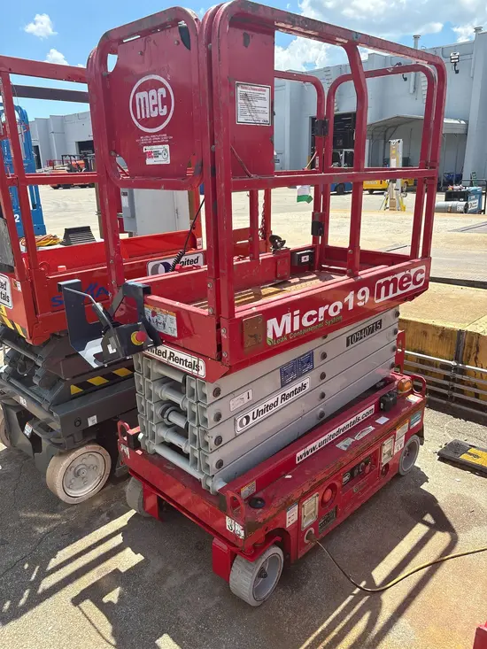 2019 MEC MICRO 19 Scissor Lift