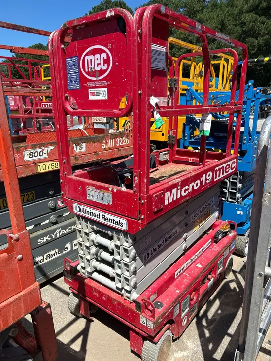 2018 MEC MICRO 19 Scissor Lift