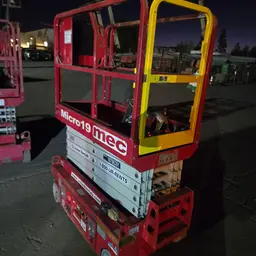 2018 MEC MICRO 19 Scissor Lift