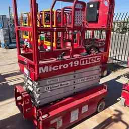 2018 MEC MICRO 19 Scissor Lift