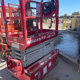 2018 MEC MICRO 19 Scissor Lift
