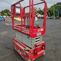2018 MEC MICRO 19 Scissor Lift