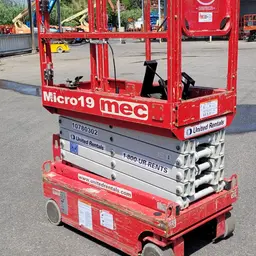 2018 MEC MICRO 19 Scissor Lift