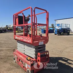 2019 MEC MICRO 19 Scissor Lift