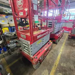2018 MEC MICRO 19 Scissor Lift