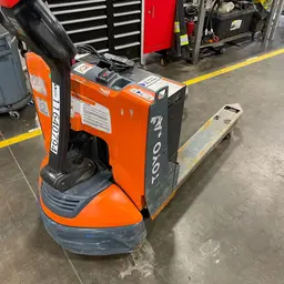 2023 Toyota 8HBW23 Jack