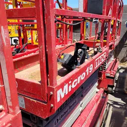 2018 MEC MICRO 19 Scissor Lift
