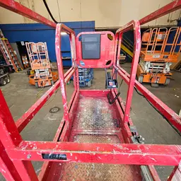 2018 MEC MICRO 19 Scissor Lift