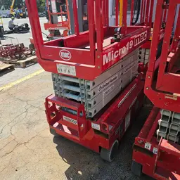2018 MEC MICRO 19 Scissor Lift