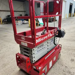 2018 MEC MICRO 19 Scissor Lift