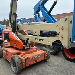 2013 JLG E450AJ Articulating Boom Lift