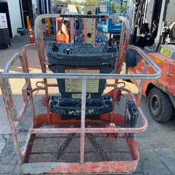 2015 JLG E400AJPN Articulating Boom Lift