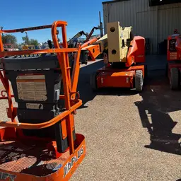 2017 JLG E400AJPN Articulating Boom Lift