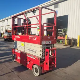 2017 MEC 2632SE Scissor Lift