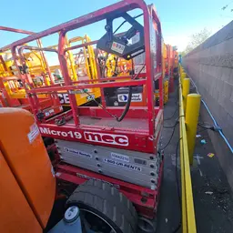 2018 MEC MICRO 19 Scissor Lift